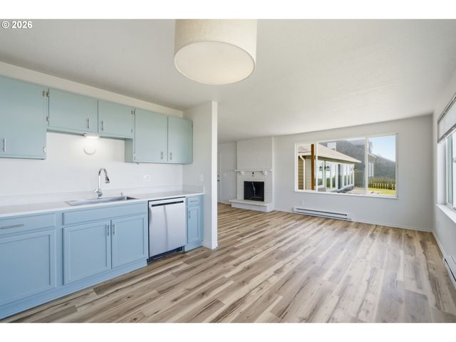 3549 Nw JETTY Ave, Lincoln City, OR 97367