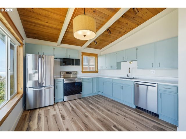 3549 Nw JETTY Ave, Lincoln City, OR 97367