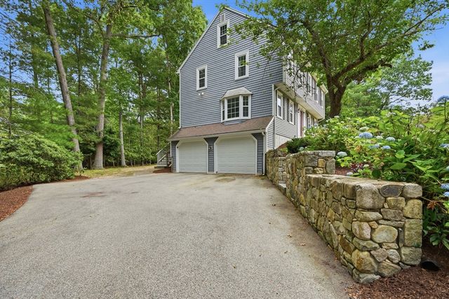 17 Hammer Hook Dr, Hanover, MA 02339