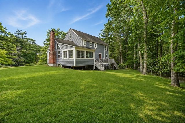 17 Hammer Hook Dr, Hanover, MA 02339