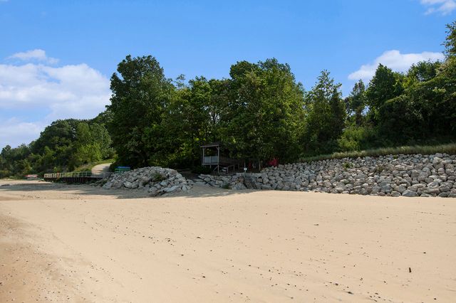 7251 Beverly Drive, South Haven, MI 49090