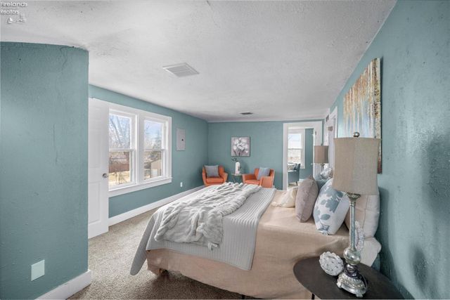 5805 Fryer Avenue, Toledo, OH 43615