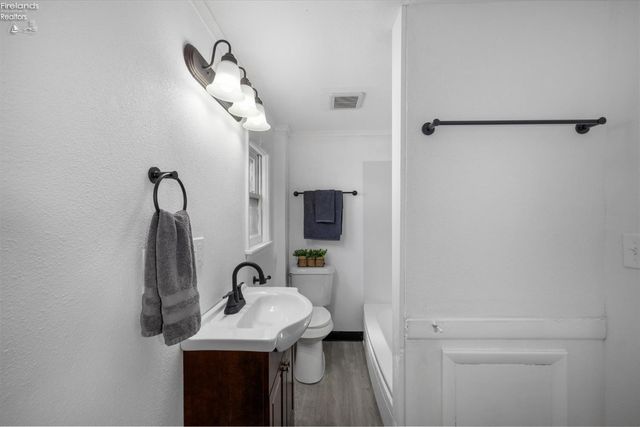 5805 Fryer Avenue, Toledo, OH 43615