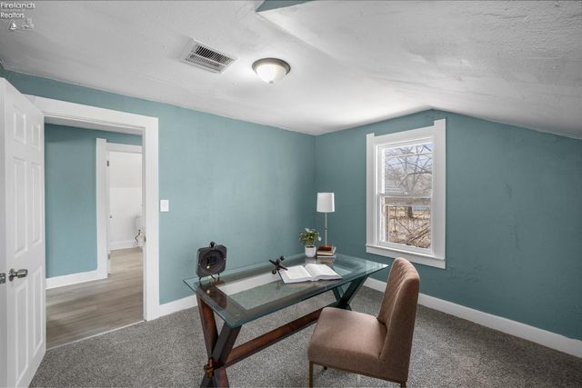 5805 Fryer Avenue, Toledo, OH 43615