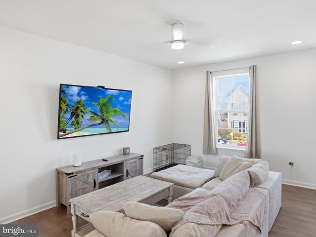 233 UNION RIDGE DR, Charles Town, WV 25414