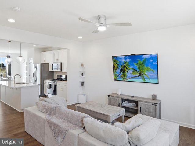 233 UNION RIDGE DR, Charles Town, WV 25414