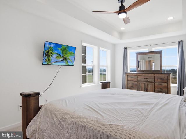 233 UNION RIDGE DR, Charles Town, WV 25414