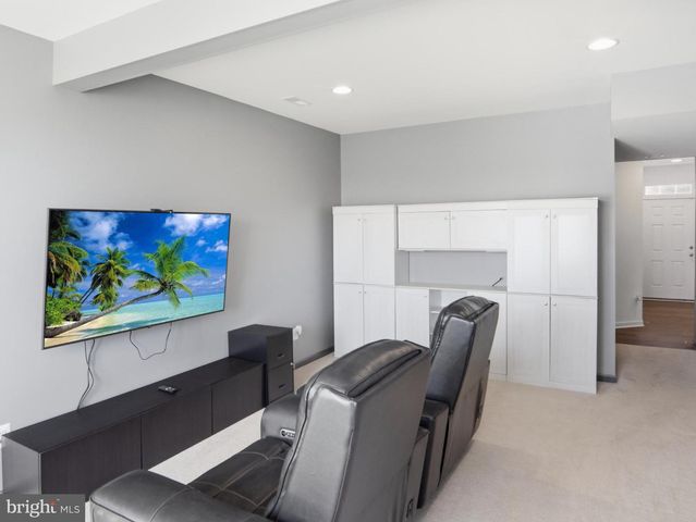 233 UNION RIDGE DR, Charles Town, WV 25414