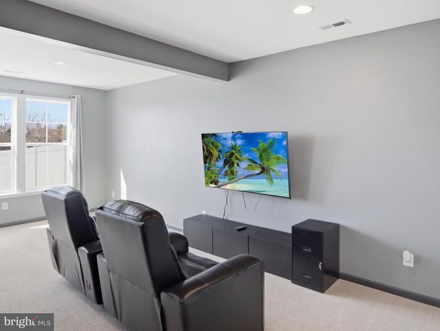 233 UNION RIDGE DR, Charles Town, WV 25414