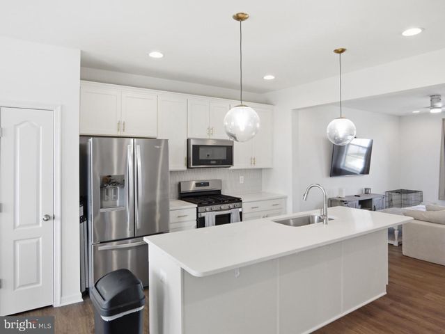 233 UNION RIDGE DR, Charles Town, WV 25414