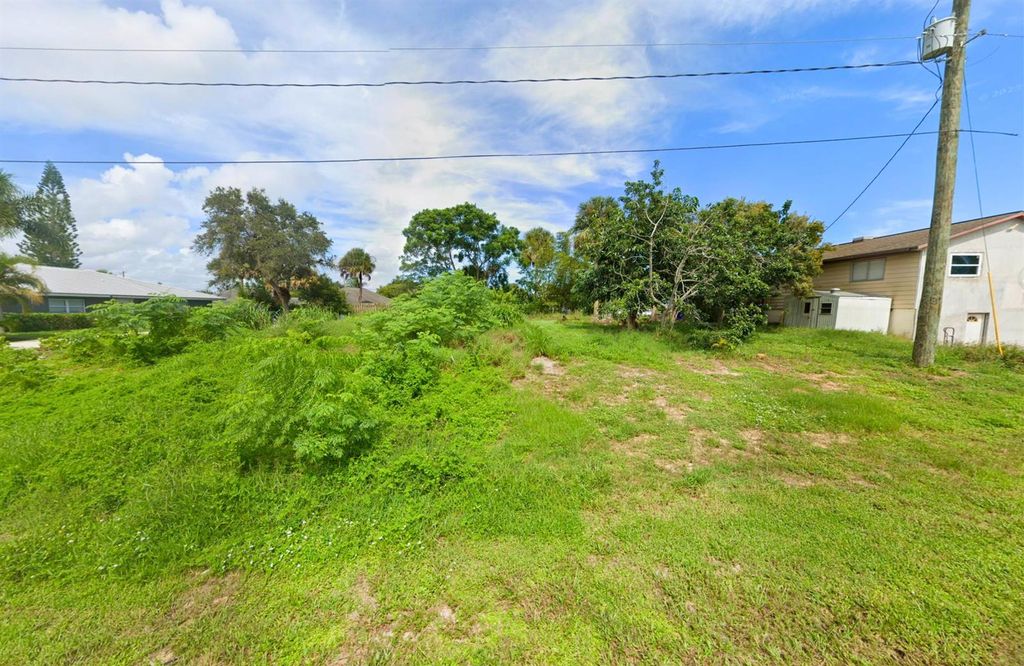 320 13th Street SW, Vero Beach, FL 32962