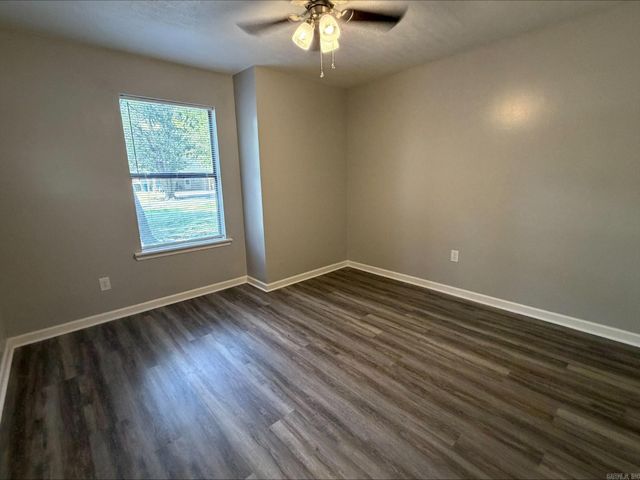 2104 West Street, Conway, AR 72032