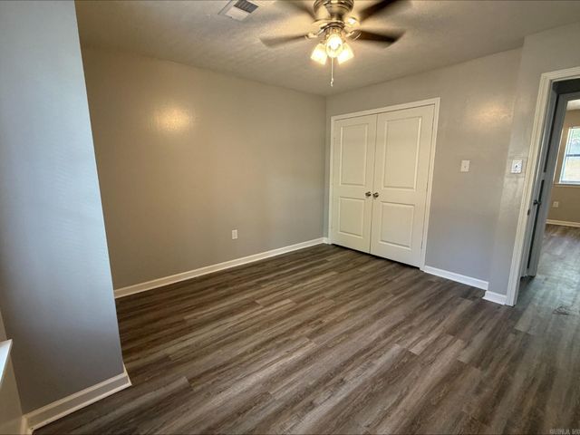 2104 West Street, Conway, AR 72032