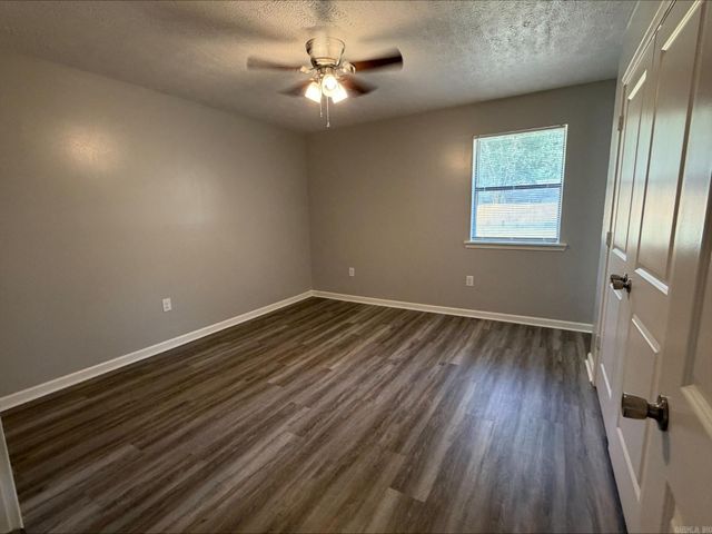 2104 West Street, Conway, AR 72032