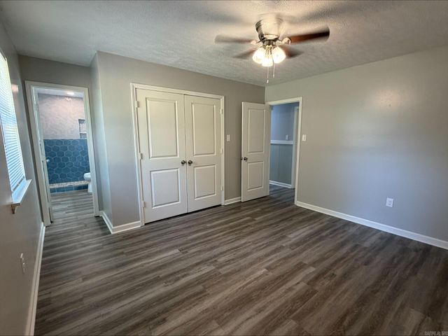 2104 West Street, Conway, AR 72032