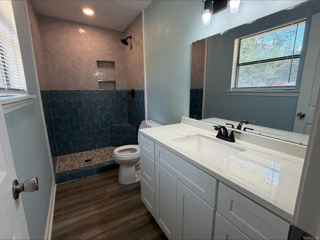 2104 West Street, Conway, AR 72032