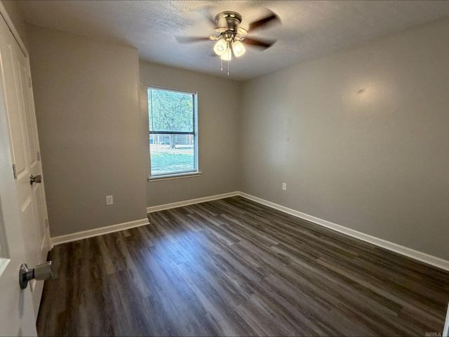 2104 West Street, Conway, AR 72032