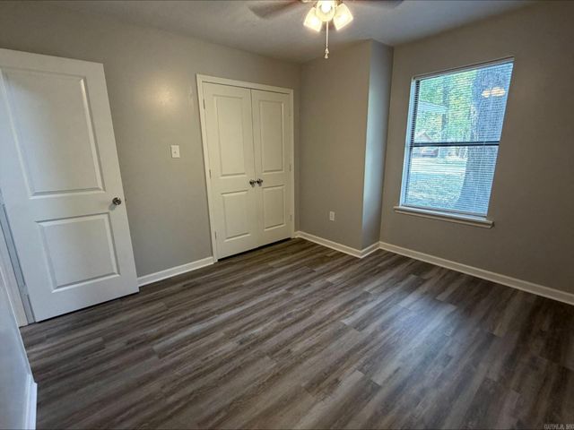 2104 West Street, Conway, AR 72032