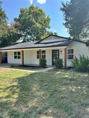 1708 Leon Street, Kaufman, TX 75142