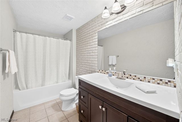 1724 Narragansett Boulevard, Lorain, OH 44053