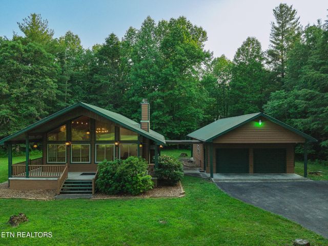 2457 Mayland Rd, Crossville, TN 38571