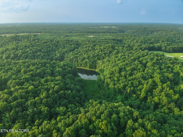 2457 Mayland Rd, Crossville, TN 38571