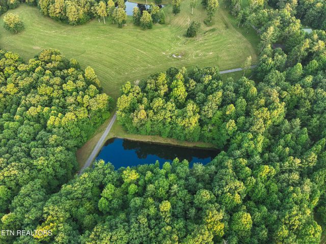 2457 Mayland Rd, Crossville, TN 38571