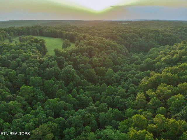 2457 Mayland Rd, Crossville, TN 38571