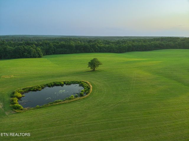 2457 Mayland Rd, Crossville, TN 38571