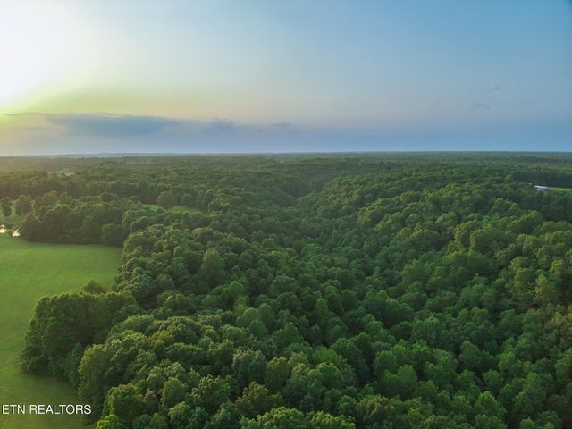 2457 Mayland Rd, Crossville, TN 38571