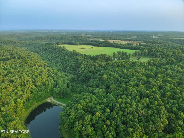 2457 Mayland Rd, Crossville, TN 38571