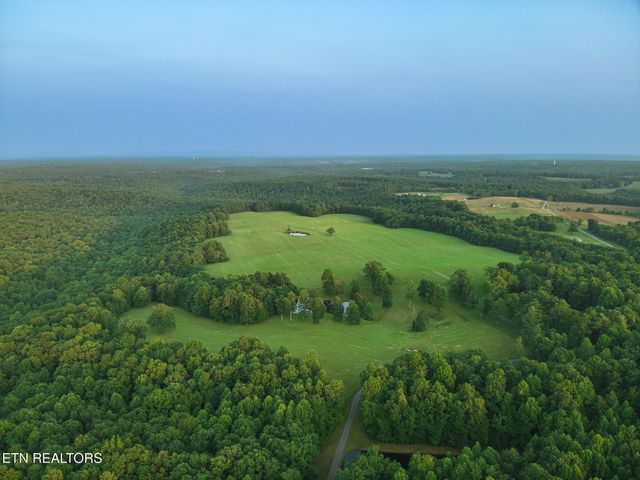 2457 Mayland Rd, Crossville, TN 38571