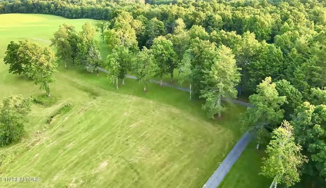 2457 Mayland Rd, Crossville, TN 38571