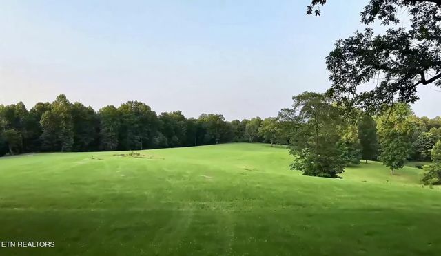 2457 Mayland Rd, Crossville, TN 38571