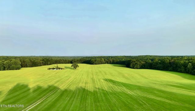 2457 Mayland Rd, Crossville, TN 38571