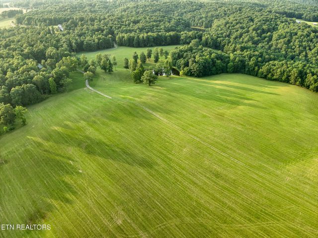 2457 Mayland Rd, Crossville, TN 38571