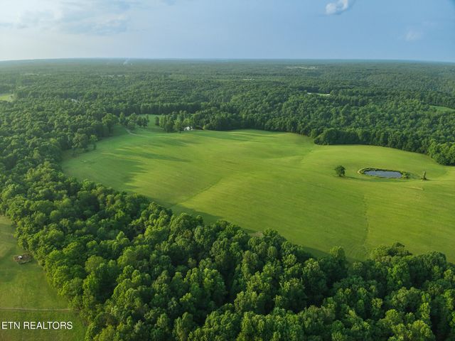 2457 Mayland Rd, Crossville, TN 38571