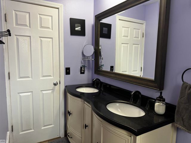 47473 Greenview Road, Utica, MI 48317