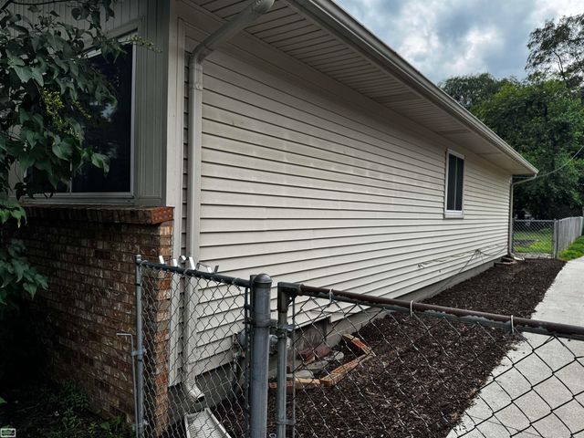 47473 Greenview Road, Utica, MI 48317