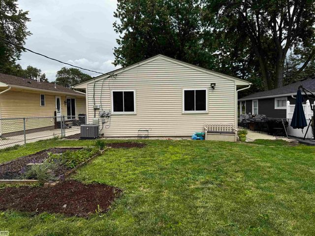 47473 Greenview Road, Utica, MI 48317