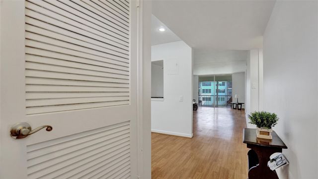 681 S Hollybrook Dr 203, Pembroke Pines, FL 33025