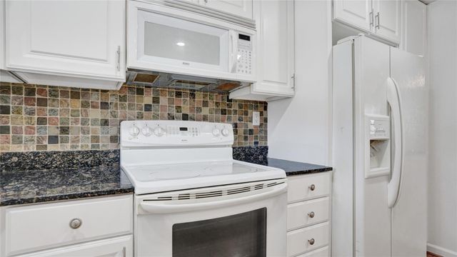 681 S Hollybrook Dr 203, Pembroke Pines, FL 33025