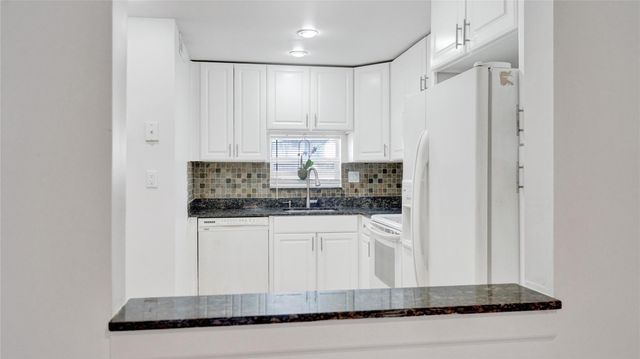 681 S Hollybrook Dr 203, Pembroke Pines, FL 33025