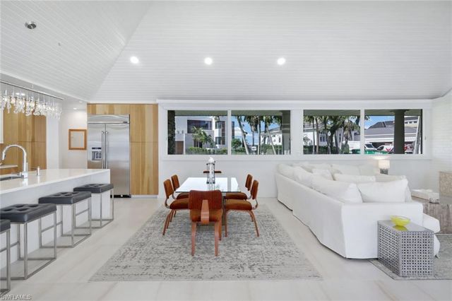 2943 Valencia WAY, Fort Myers, FL 33901