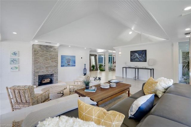 2943 Valencia WAY, Fort Myers, FL 33901