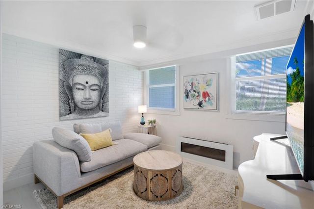 2943 Valencia WAY, Fort Myers, FL 33901