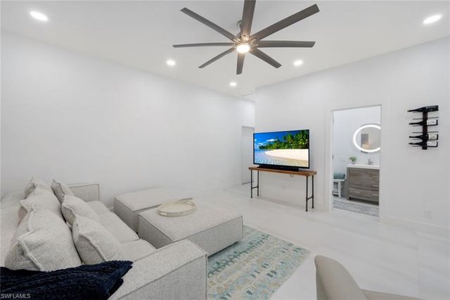 2943 Valencia WAY, Fort Myers, FL 33901