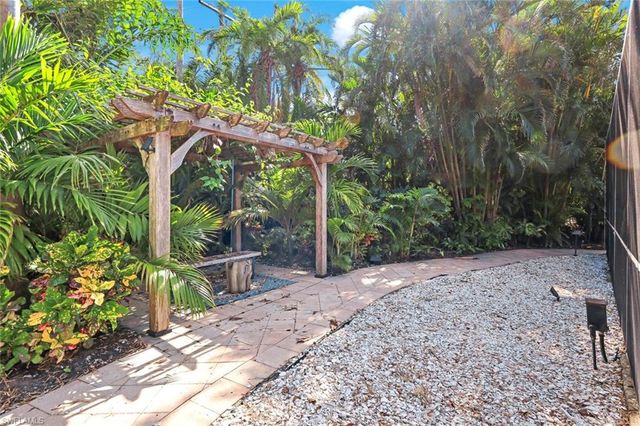 2943 Valencia WAY, Fort Myers, FL 33901