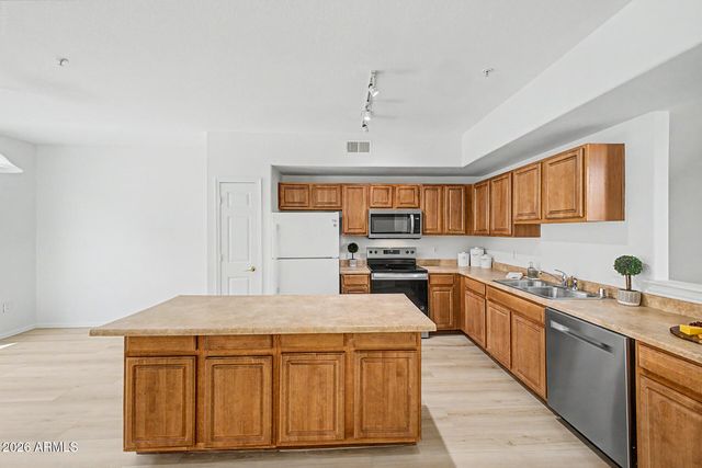 18250 N CAVE CREEK Road 137, Phoenix, AZ 85032
