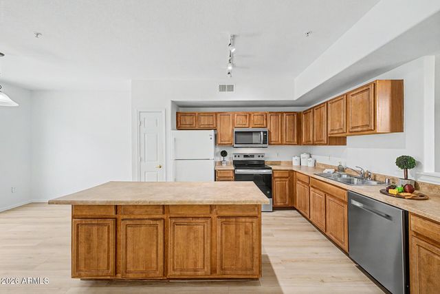18250 N CAVE CREEK Road 137, Phoenix, AZ 85032